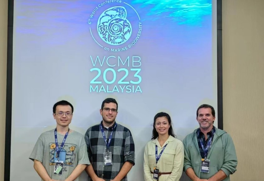 From left to right: Dr. Qianshuo Zhao (Ocean University of China), Xabier Lekunberri (AZTI), Dr. Kakani Katija (Monterey Bay Aquarium Research Institute, MBARI) and Dr. Enrique Montes (NOAA Atlantic Oceanographic and Meteorological Laboratory).